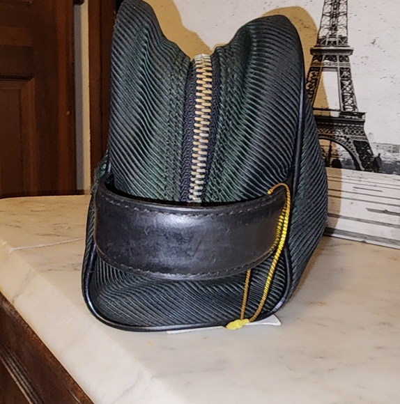 Louis Vuitton Green Taiga Parana Dopp Kit w Leather Handle - Picture 4 of 8